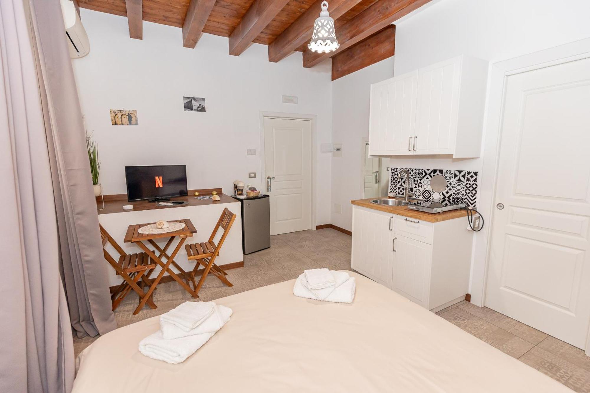 Centro Storico Redmood House A 5 Min Dal Mare, Wi-Fi, A/C E Netflix Apartman Barletta Kültér fotó