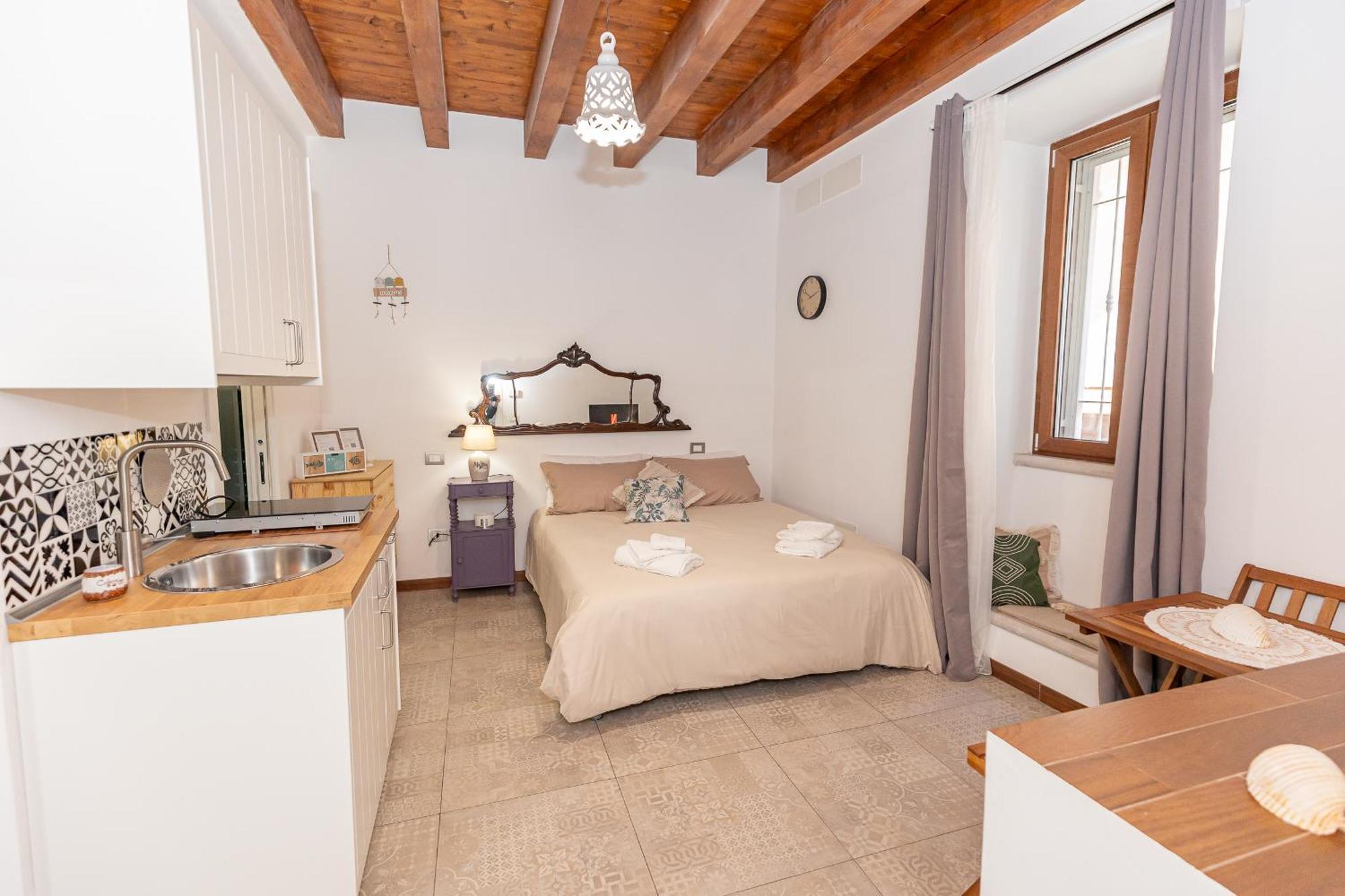 Centro Storico Redmood House A 5 Min Dal Mare, Wi-Fi, A/C E Netflix Apartman Barletta Kültér fotó